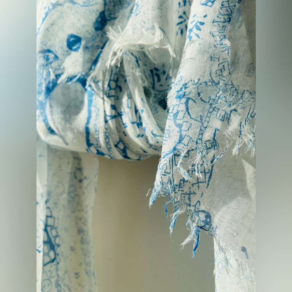 TILO Scarves Pretty Paisley scarf 💙 NWOT